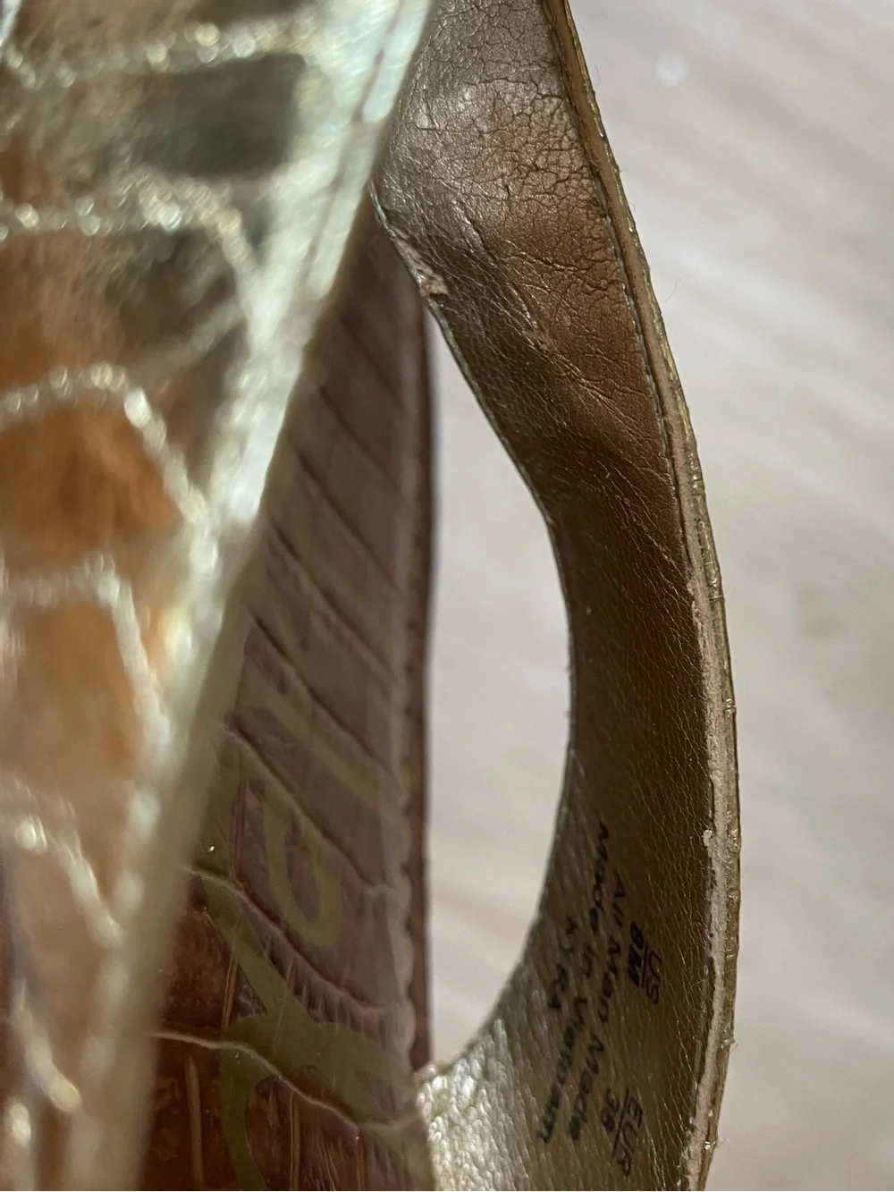 ❤️ Sam Edelman Kyra Metallic Gold Snakeskin Croc Embossed Thong Sandals - Size 8